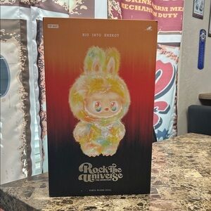 Pop MartRock The Universe Vinyl Figure